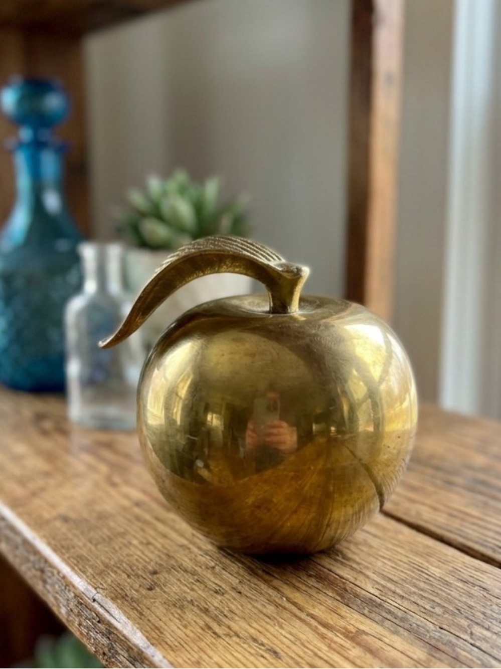 Vintage Brass Apple Paperweight Decor 
Shiny Gold Tone
Box included